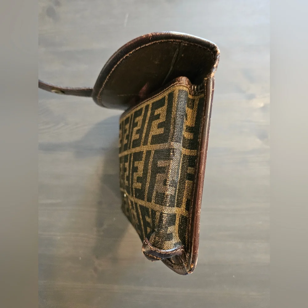 🫟 FENDI - Black/Tan Canvas Clutch with Iconic 'FF' Pattern - Picture 7 of 10